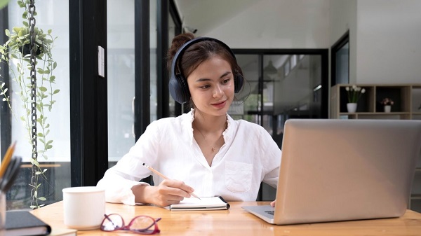 Cách kiếm tiền từ việc dịch thuật